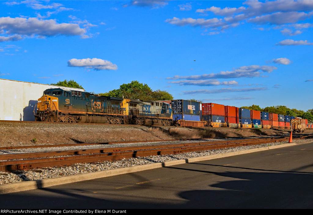 CSX 423 on IL-169